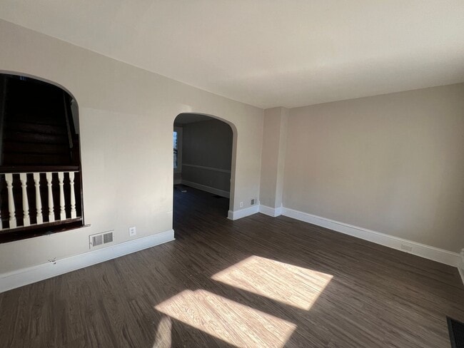 Building Photo - Available Now! 4BR in Bethlehem, PA