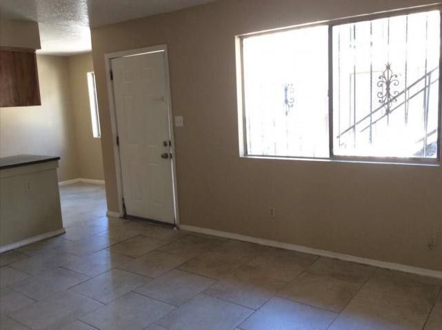 Photo - 312 Grove St NE