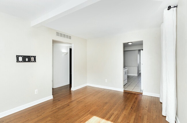 Photo - 1635 Cole St