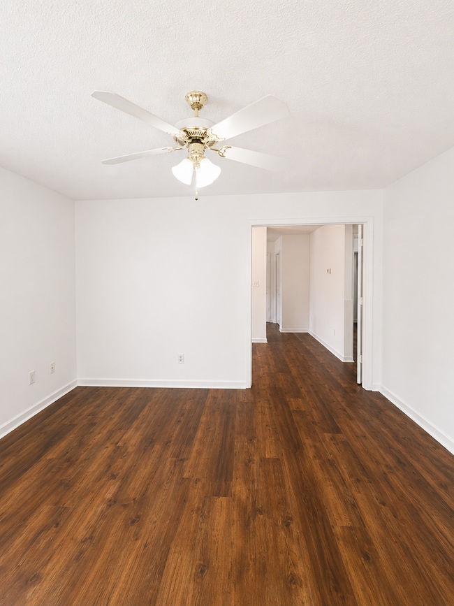 Photo - The Kind of Home You Walk into and Instantly Picture Yourself Living In