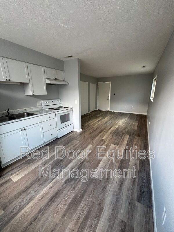 Photo - 117 W Walnut St