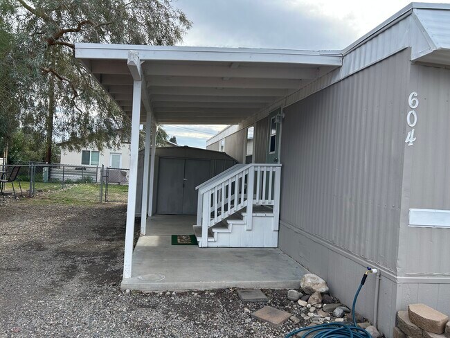 Front Entry - 604 Havasu Ln