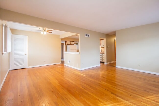 Photo - Lovely Large 3 Bedroom 1 1/2  Bath Ranch Style Home