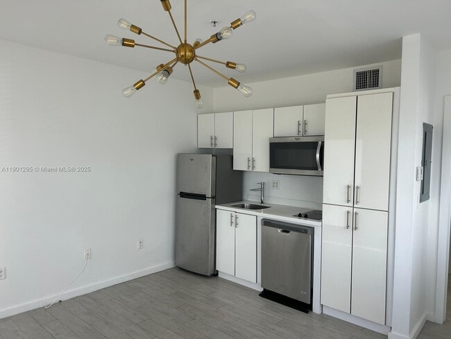 Photo - 1601 Meridian Ave Unidad 201