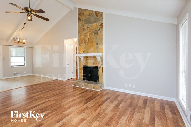 Photo - 2639 Windmere Dr NW