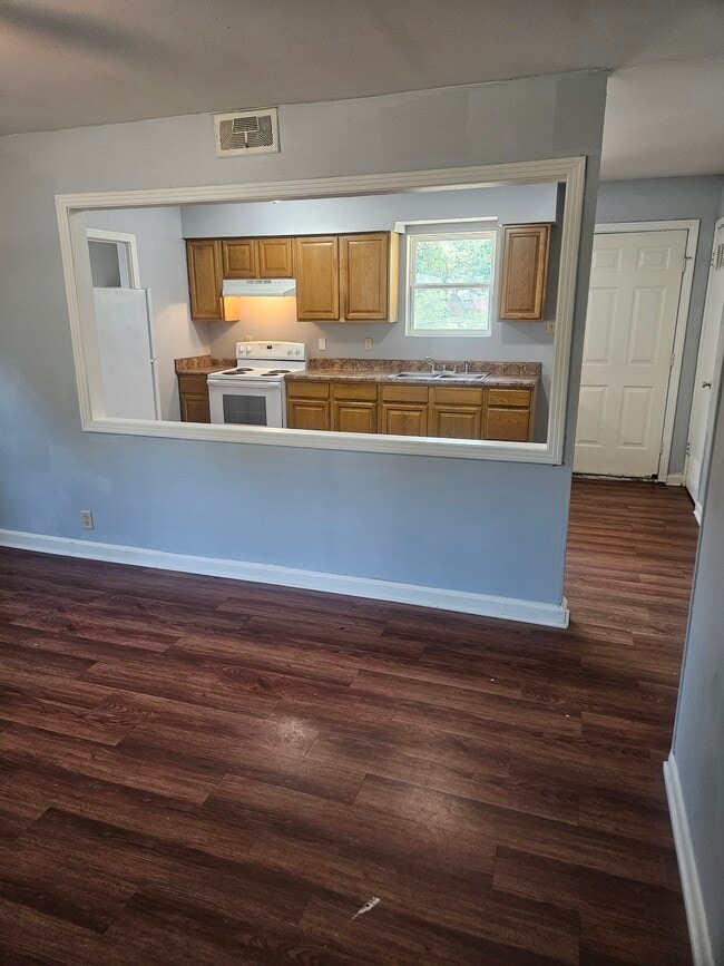 Photo - 2213 Fairfield Dr