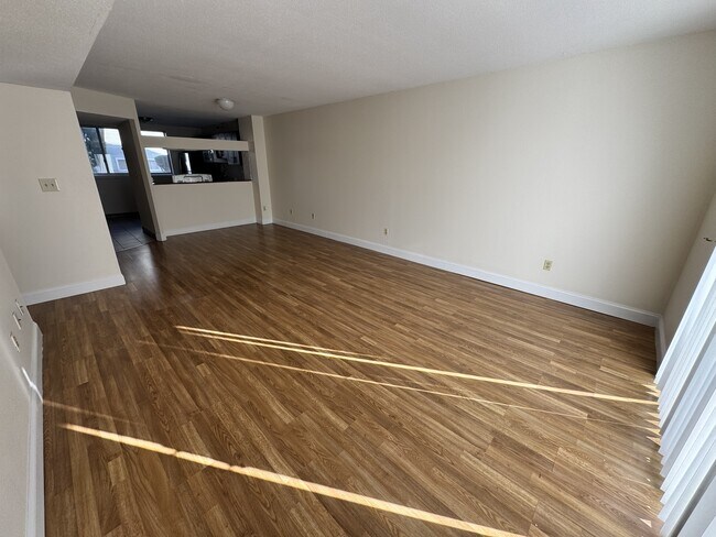 Photo - 142 North Beacon St Unidad A1