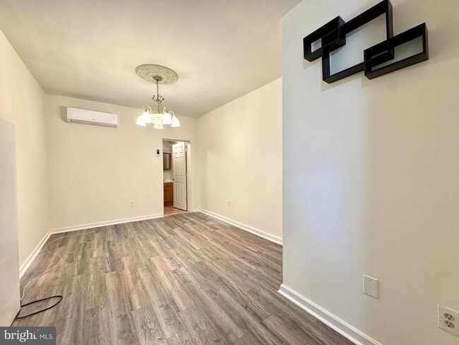 Building Photo - 1224 Summer St Unit 1F