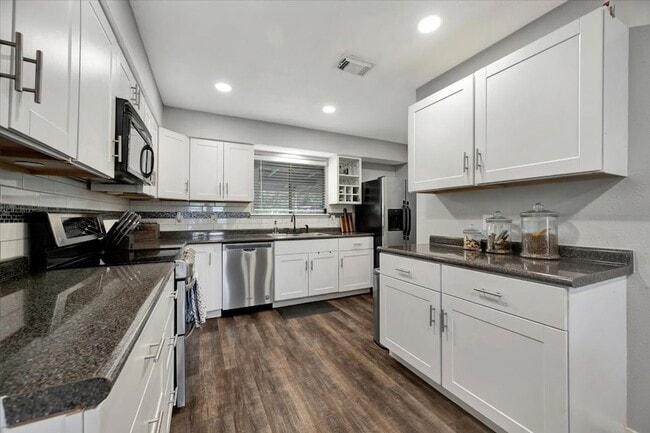 Building Photo - 2610 Loganberry Cir