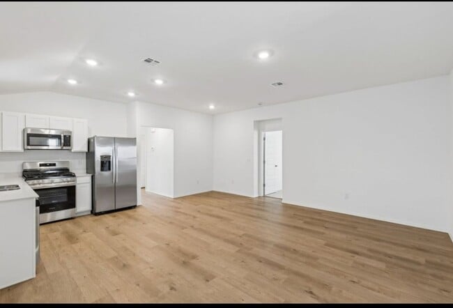 1221 Colt Dr