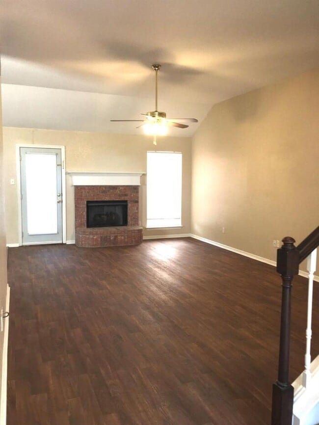 Photo - Eagle Mountain ISD 3 bedroom 2.5 bath plus office!