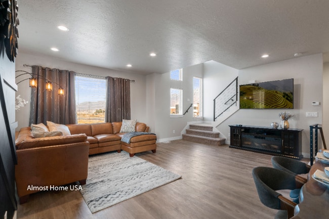 Photo - 572 Lewski Ln