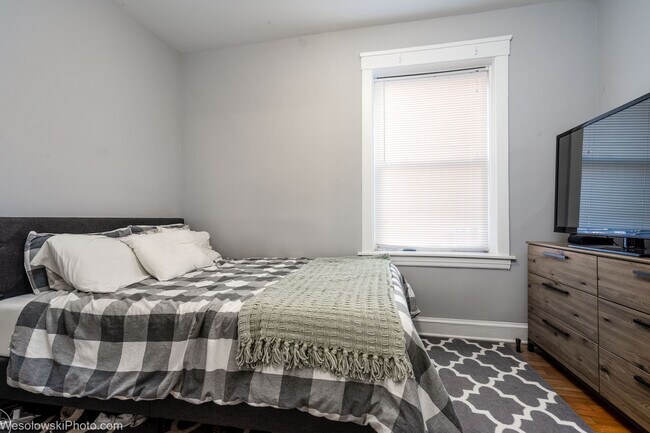 Photo - 4426 N Whipple St Unit 2