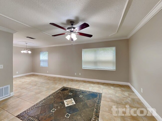 Photo - 563 Robin Hill Cir