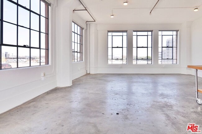 315 E 8th St Unit 406