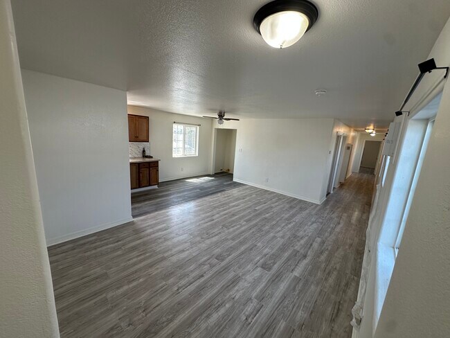 10929 Compton Ave