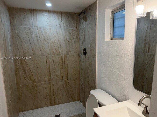 Photo - 219 SW 21st Ave Unit 5