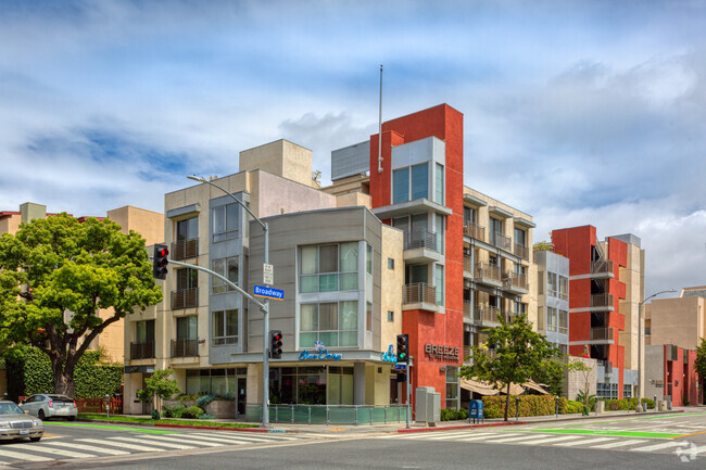 Building Exterior - Breeze Suites Moderne Apartments