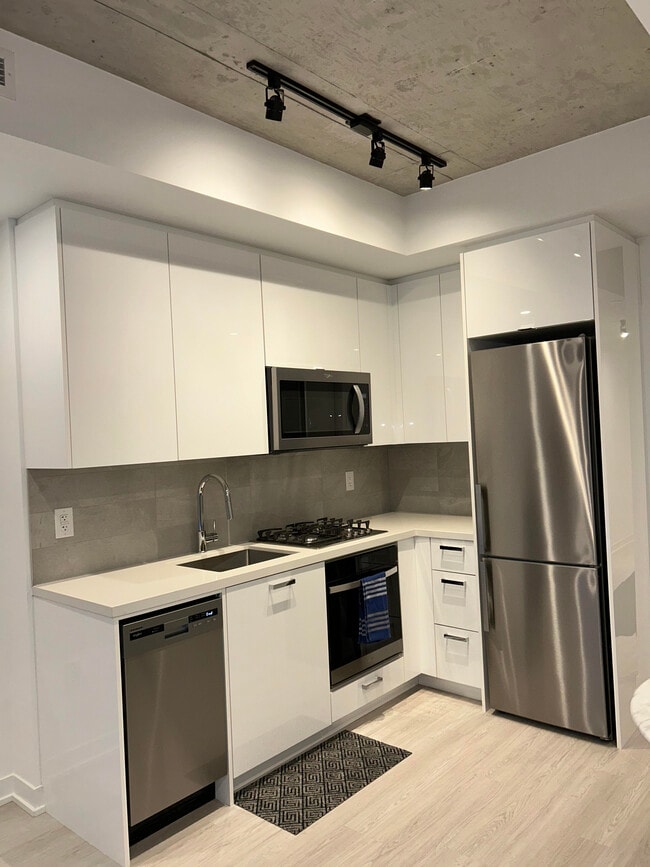 Photo - 195 Mccaul St