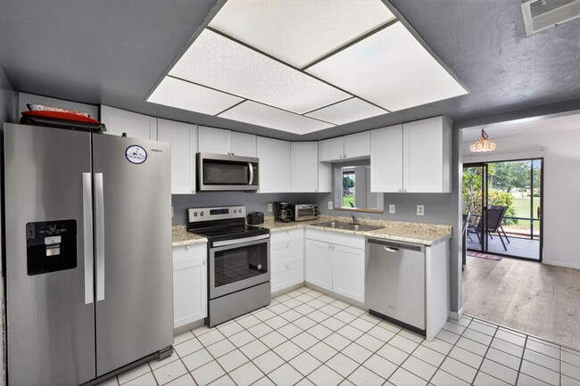 Photo - Furnished or unfurnished 2 bedroom Condo Overlooking Golf Course