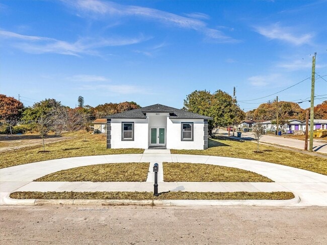 Photo - 803 N 20th St