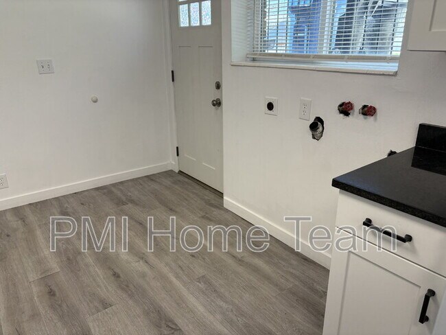 Photo - 3665 Christine St