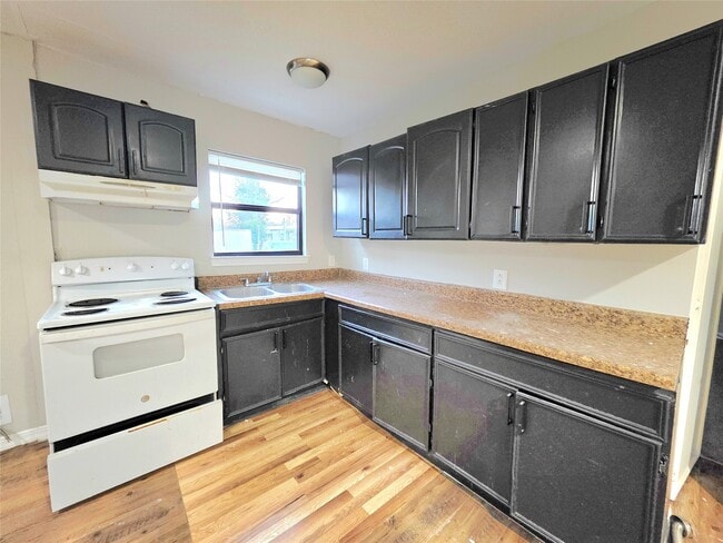 Photo - 208 Cemetery Rd