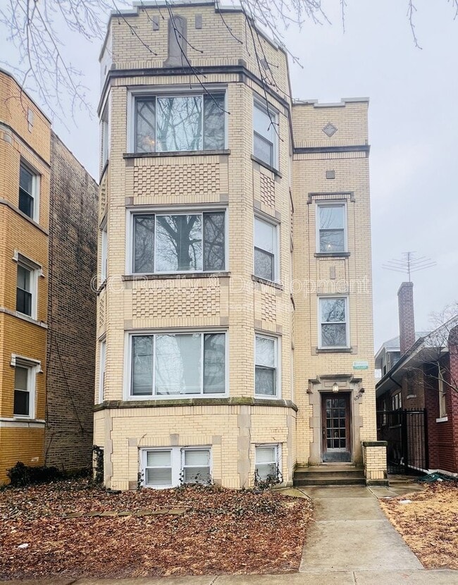 Building Photo - 6316 N Rockwell St Unit G