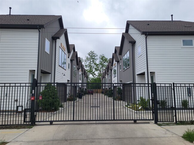 Photo - 240 Julia St Unit A