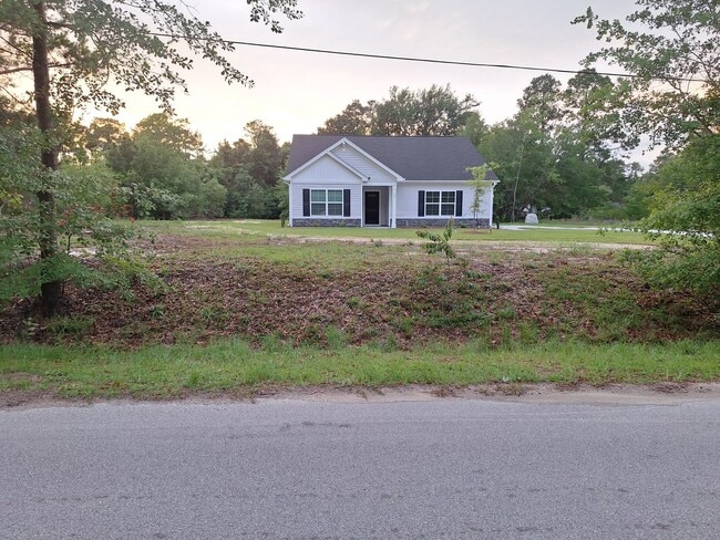 Building Photo - Newer Three Bedroom Home in Elgin SC!