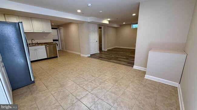 Photo - 817 Linslade St Unit LL