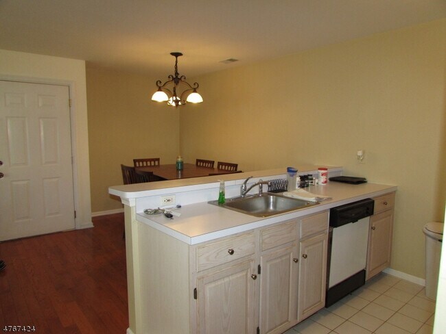 Photo - 8 Genoble Rd