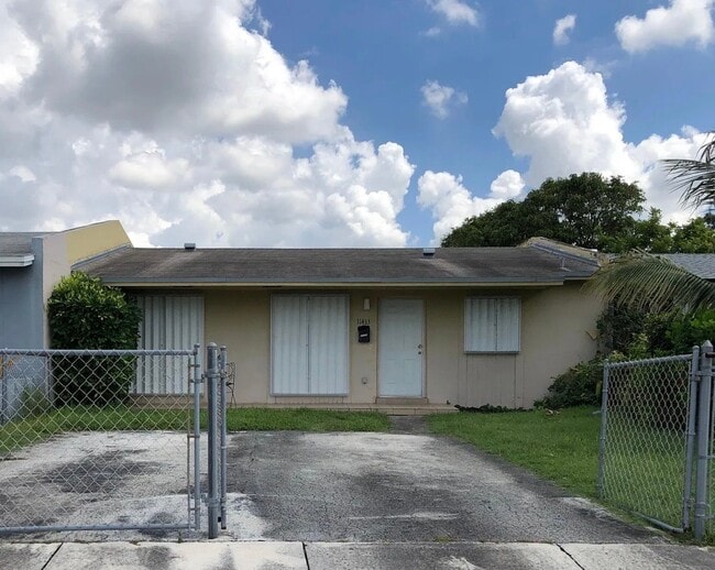Building Photo - 11413 SW 150th Dr
