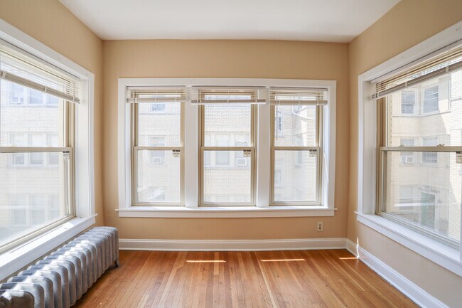 Photo - 4730 N Spaulding Ave Unit #2W