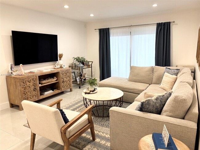 Building Photo - 7945 SW 104th St Unit 205C Rental
