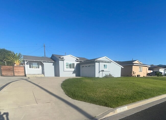 Building Photo - Newly Renovated 3 bed/1 bath House for Rent