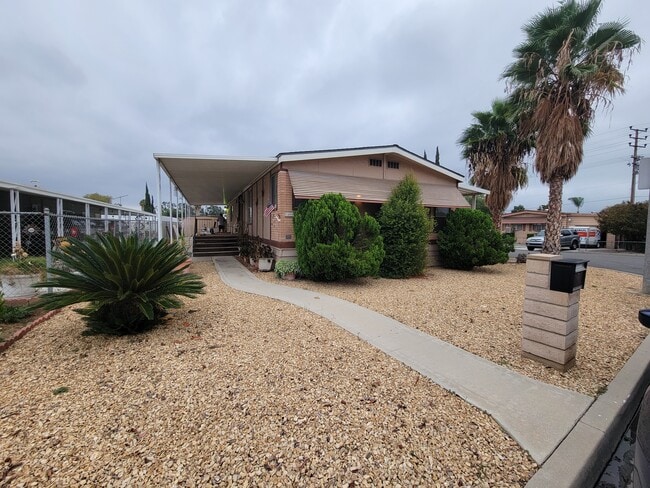 Photo - 14968 Vinehill St House