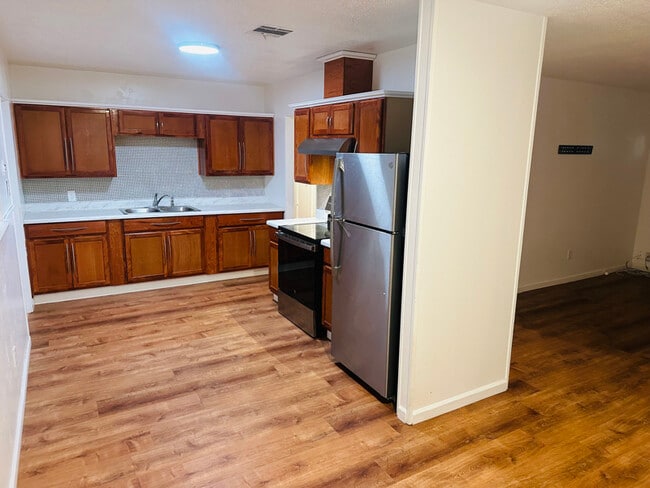 Photo - 1217 Holiday Pl