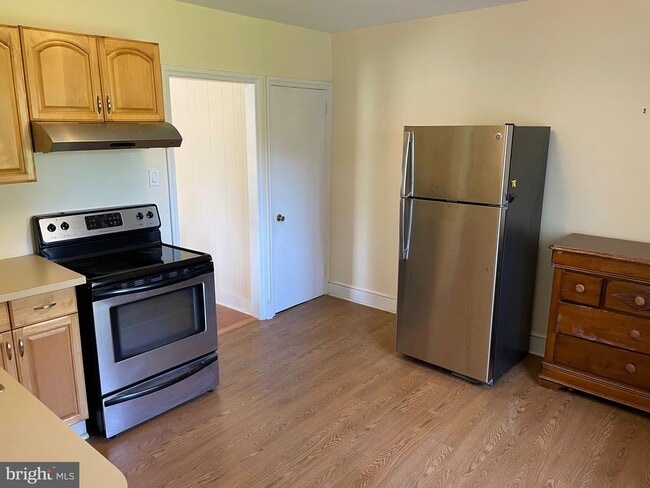 Photo - 1410 Longford Rd