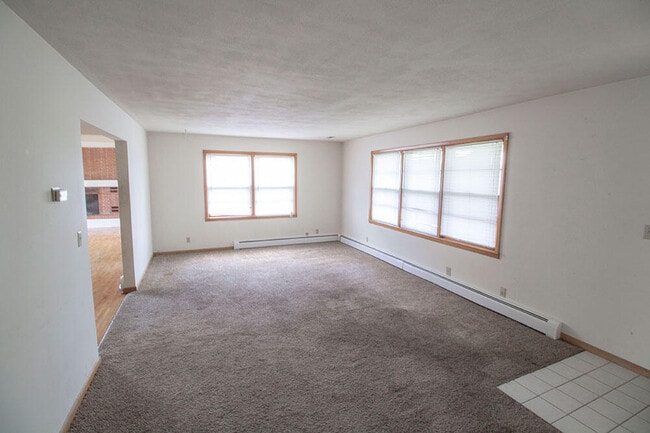 Photo - 1303 E Smiley Ln