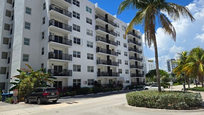 Photo - 3000 Riomar St Unit 703