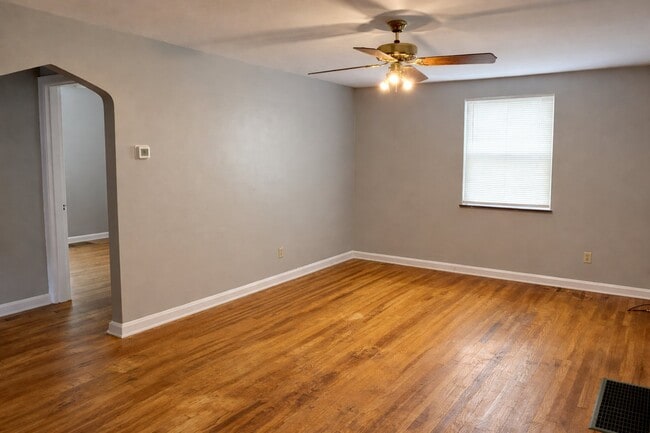 Photo - 5517 Surrey Ave