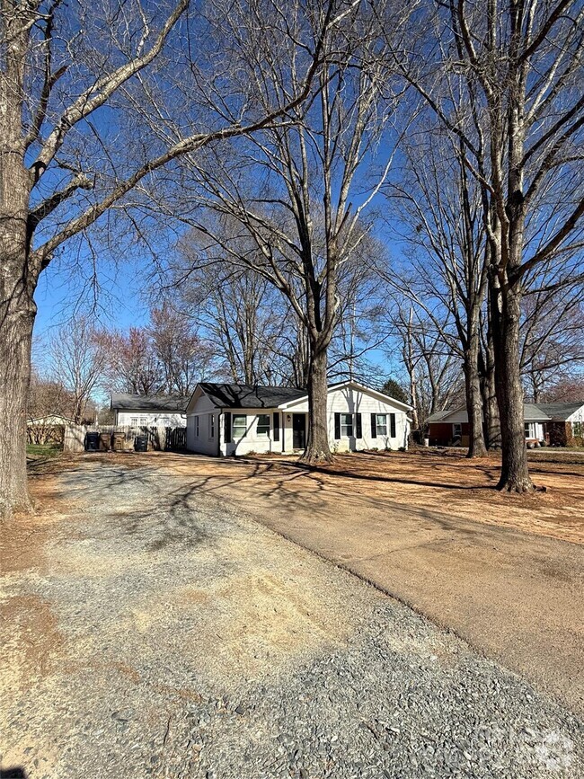 Building Photo - 8006 Hemby Wood Dr Rental