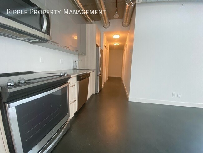 Photo - CORNER UNIT WITH 1 BED+ DEN/1 BATH CONDO IN DOWNTOWN Unit 402
