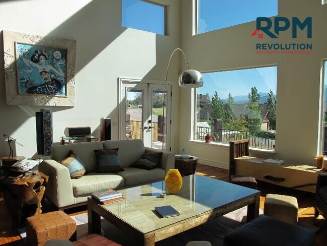 Photo - "Experience Luxury Living: Spacious 5-Bed ...