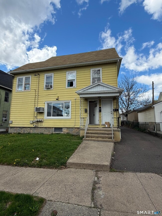 Building Photo - 30 Tremont Ave Unit 1st