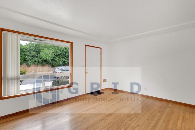 Building Photo - One Bedroom Apartment Available - Montavil... Unit 7616