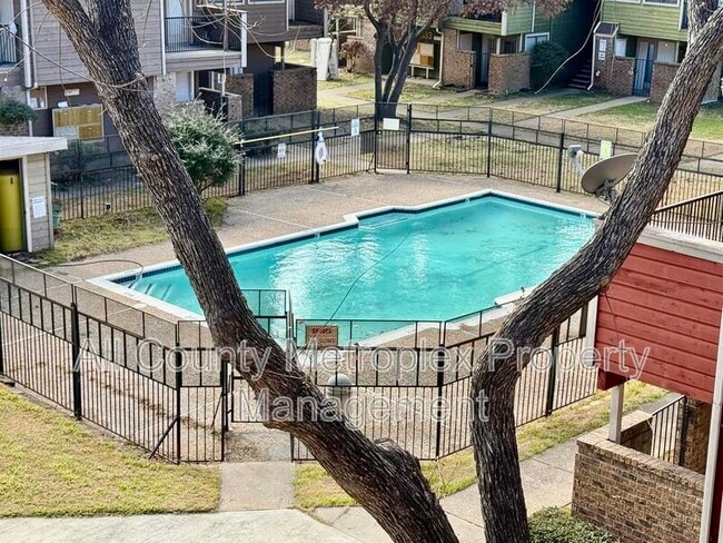 Photo - 9839 Walnut St