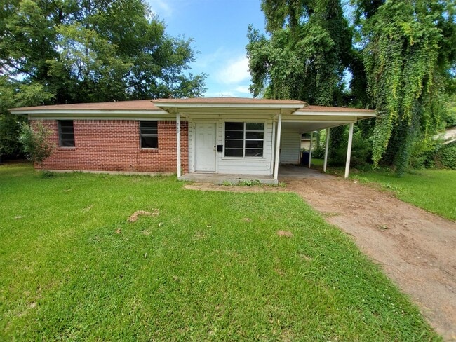749 Navaho Trail