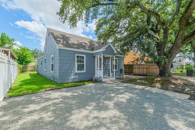 Photo - 7815 Harding St